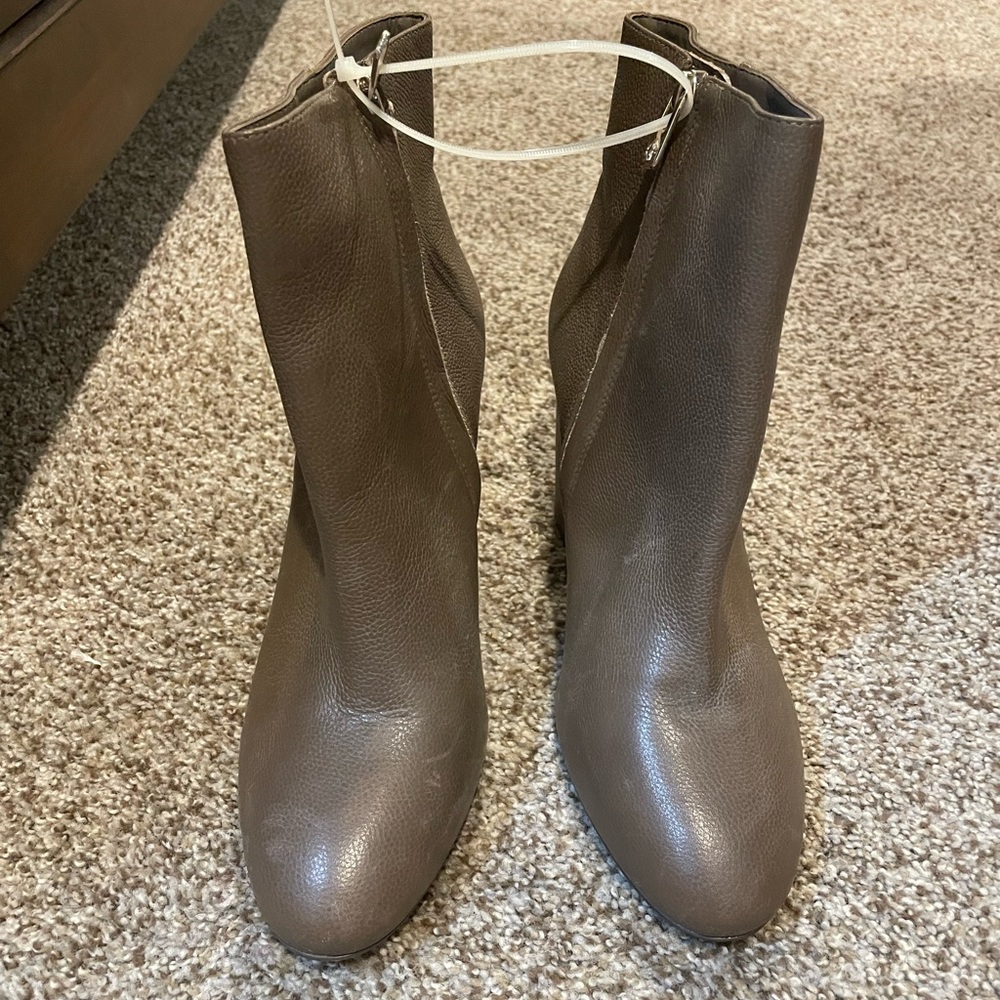 Brand new lighter brown boots. - Picture 2 of 5